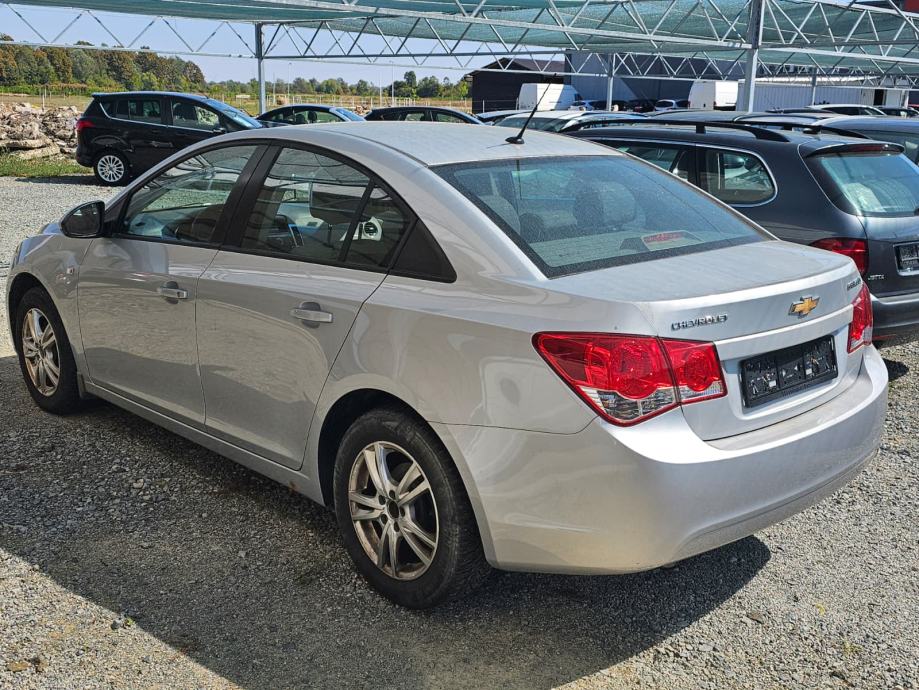 CHEVROLET CRUZE 1.6 BENZIN- motor problem, pogled izvana - slika 4