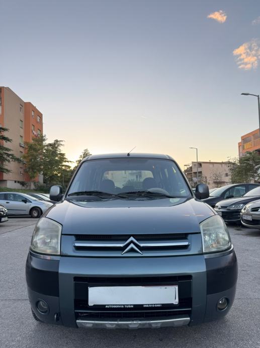 Citroën Berlingo 1.6 hdi klima oba bočna vrata nove gume servisiran, fotografija 2