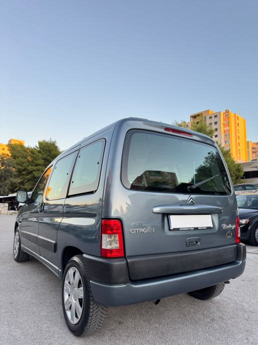 Citroën Berlingo 1.6 hdi klima oba bočna vrata nove gume servisiran, fotografija 12