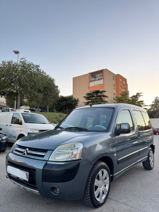 Citroën Berlingo 1.6 hdi klima oba bočna vrata nove gume servisiran, fotografija 3