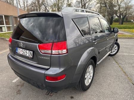 Citroën C-Crosser 2,2 HDi 4x4 7 sjedala, fotografija 2