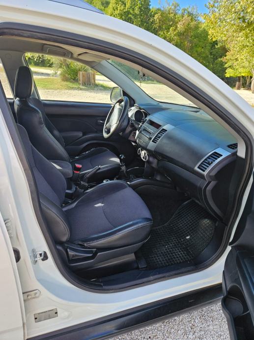 Citroën C-Crosser 2,2 HDi, fotografija 13