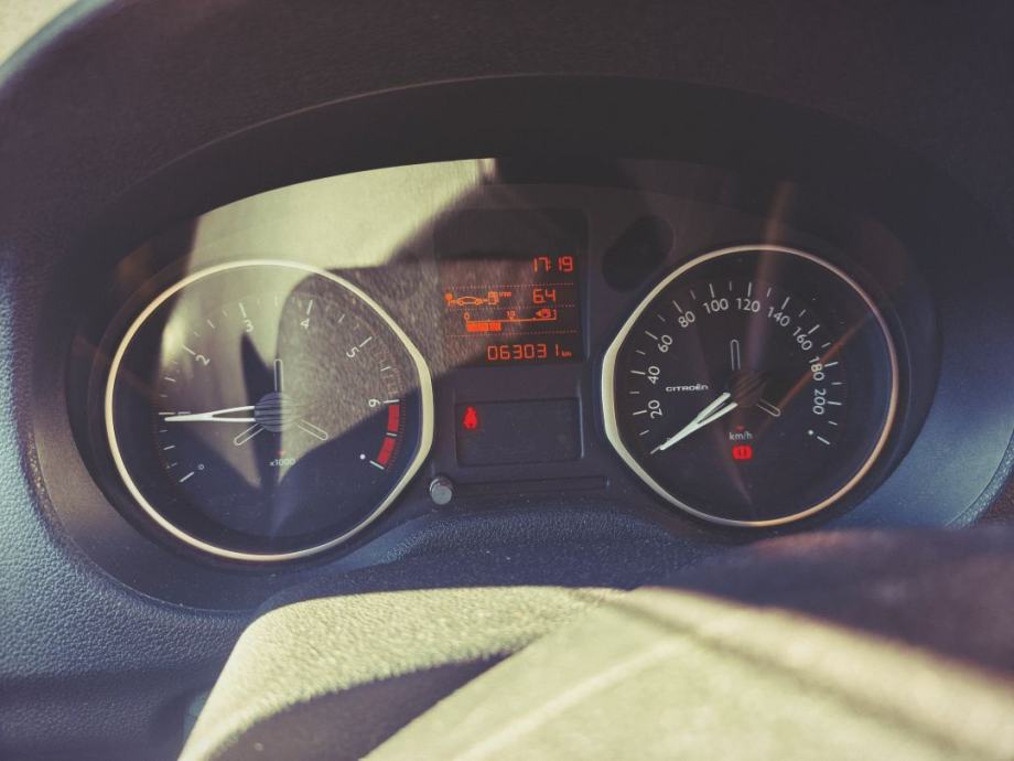 Citroën C-Elysee samo 63 000 km, nove gume, servis, prtljažnik 506 l, fotografija 10