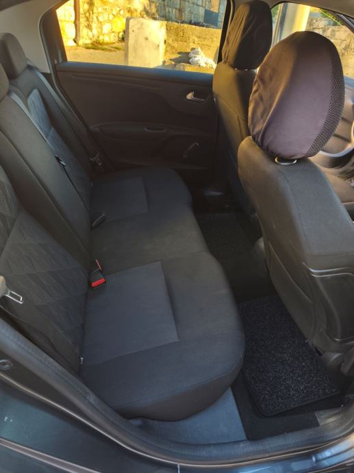 Citroën C-Elysee samo 63 000 km, nove gume, servis, prtljažnik 506 l, fotografija 7