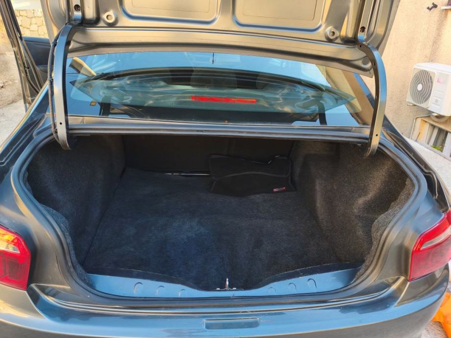Citroën C-Elysee samo 63 000 km, nove gume, servis, prtljažnik 506 l, fotografija 9