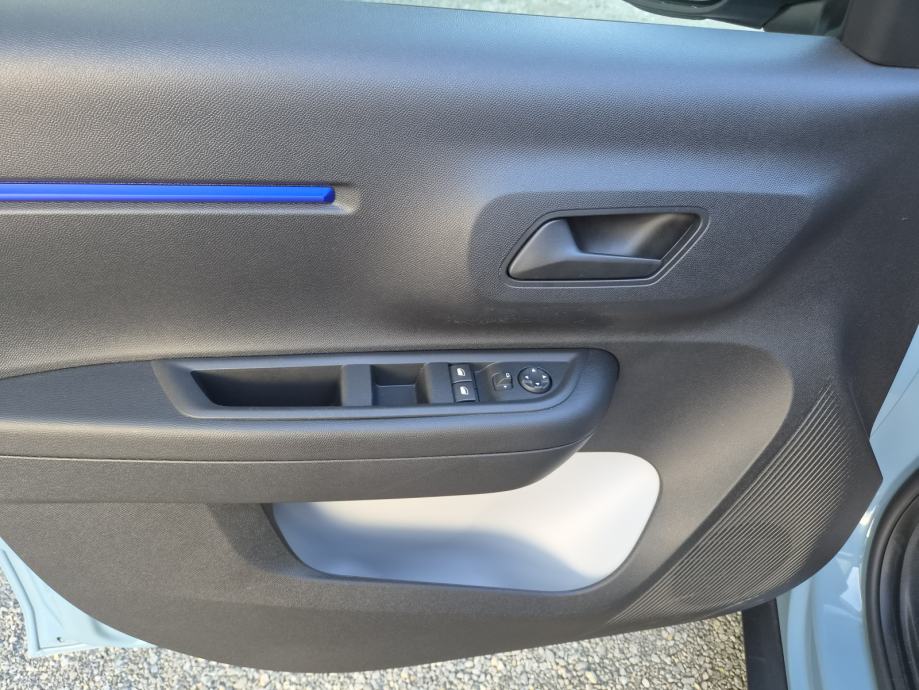 Citroën C3 1,2 PureTech -LED-TEMPOMAT-ALU-6.300KM, fotografija 11