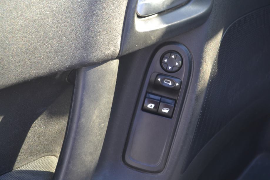 Citroën C3 1,4 HDi *** MOTOR I LIMARIJA ODLIČNI *** REG 1 GOD ***, fotografija 8
