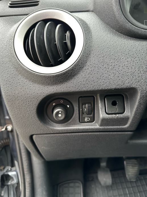 Citroën C3 1,4 i Registriran do 06/2027 Klima Nove gume, fotografija 11