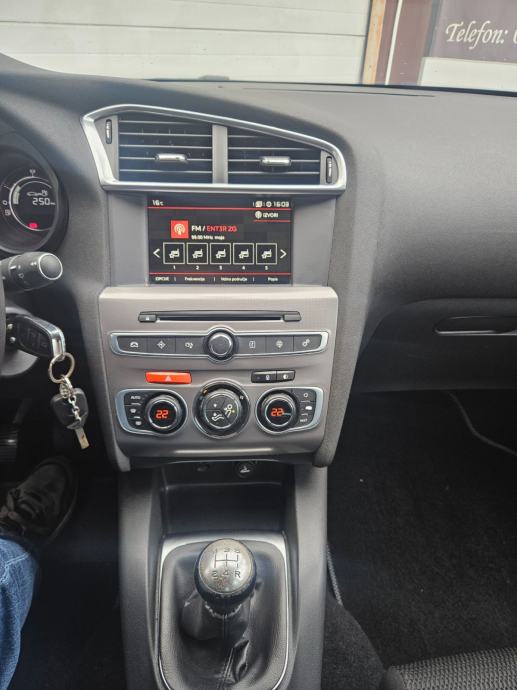 Citroën C4 1,6 BlueHDi 100 Feel,116000 km,ODLIČNO STANJE GARANCIJA!, fotografija 3