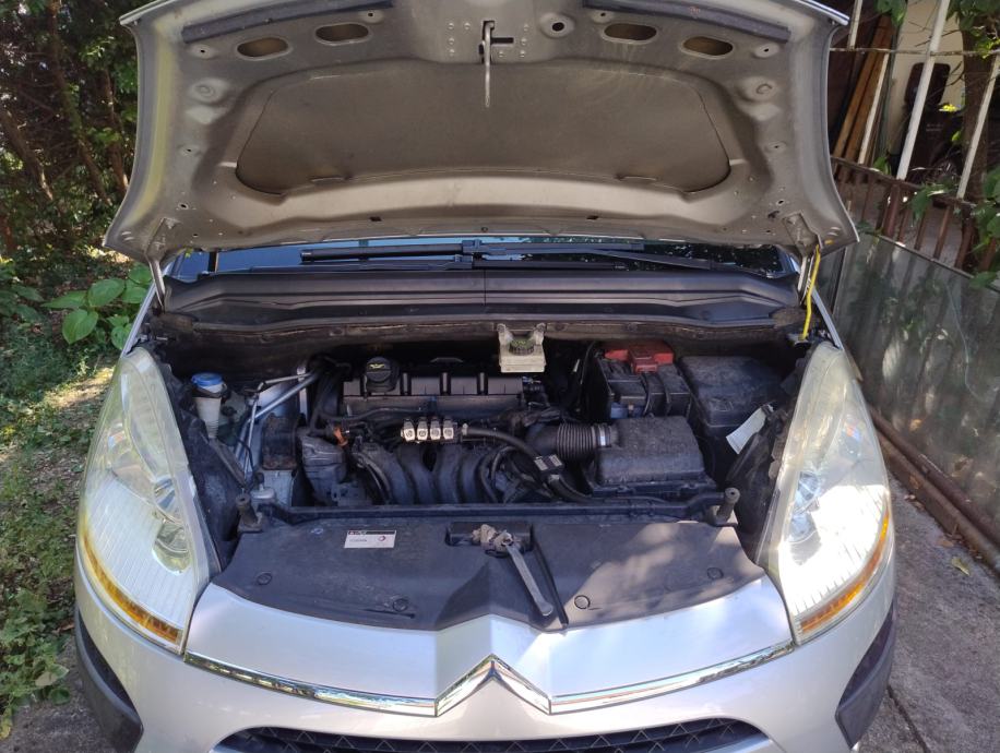 Citroën C4 Picasso 1.8 Adriatic + PLIN, 1. vlasnik, garažiran, reg. 03, fotografija 3