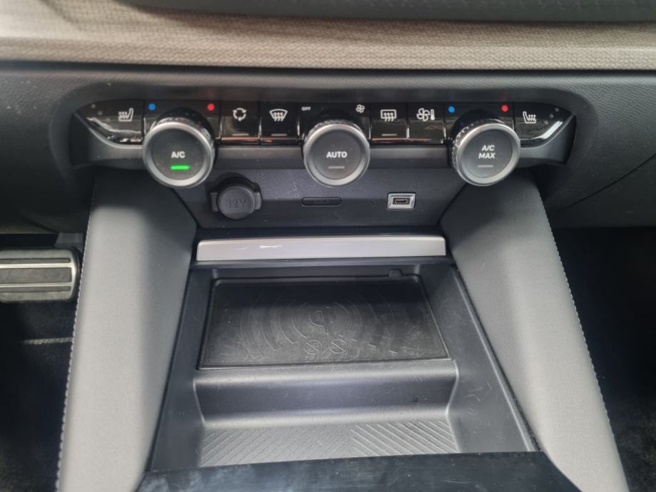 Citroën C5X 1.6 PHEV SHINE PACK - POTRJENA SERVISNA - ODLIČEN, fotografija 13