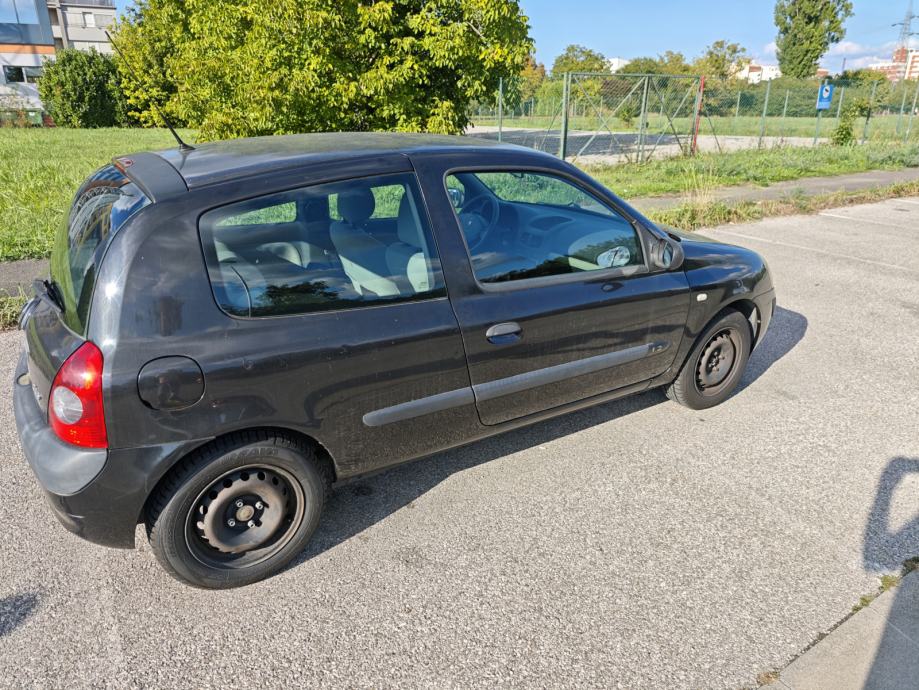 Clio 1.2, 71.000km, 2006, prva vlasnica, reg. do 06/27, nove gume, pogled izvana - slika 4