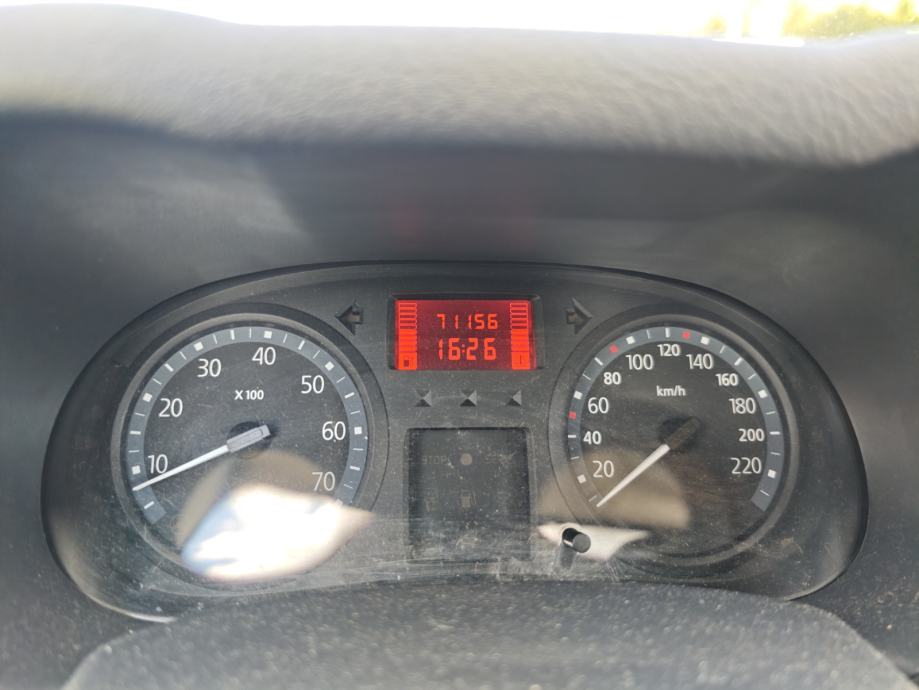 Clio 1.2, 71.000km, 2006, prva vlasnica, reg. do 06/27, nove gume, fotografija 8