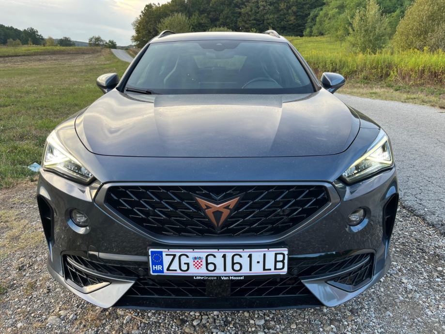 Cupra Formentor VZ 4X4 / AUTOMATIK / BEATS AUDIO / BREMBO / TOP STANJE, fotografija 2