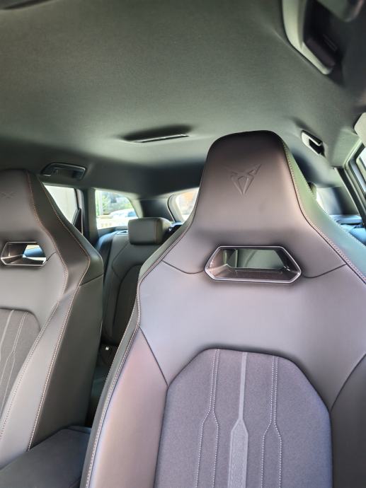 Cupra Leon 2,0 TSI VZ 180kw benzin, samo 13400km, fotografija 14