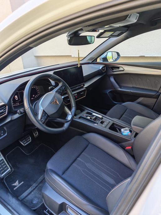 Cupra Leon 2,0 TSI VZ 180kw benzin, samo 13400km, fotografija 16