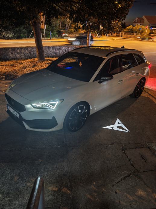 Cupra Leon 2,0 TSI VZ 180kw benzin, samo 13400km, fotografija 7