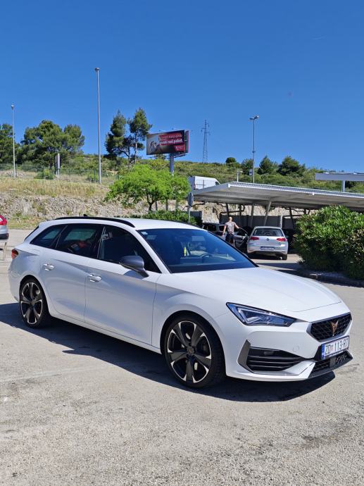 Cupra Leon 2,0 TSI VZ 180kw benzin, samo 13400km, fotografija 3