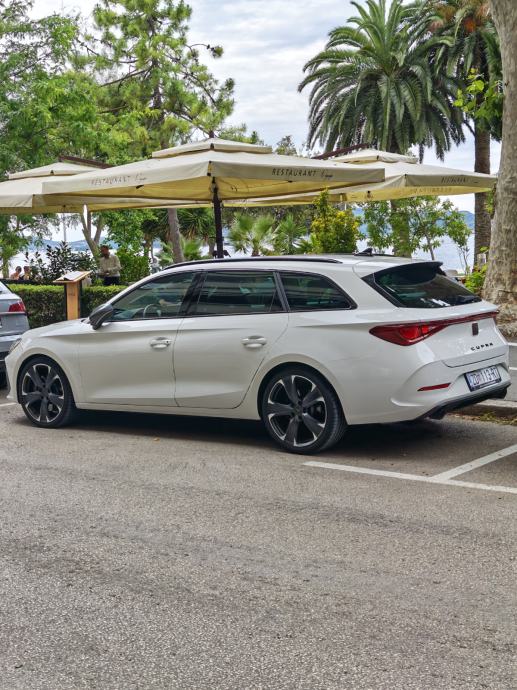 Cupra Leon 2,0 TSI VZ 180kw benzin, samo 13400km, fotografija 6