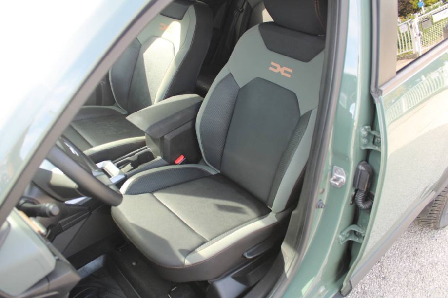 Dacia Duster 1.0 TCe Extreme *NAVIGACIJA, KAMERA*, fotografija 10
