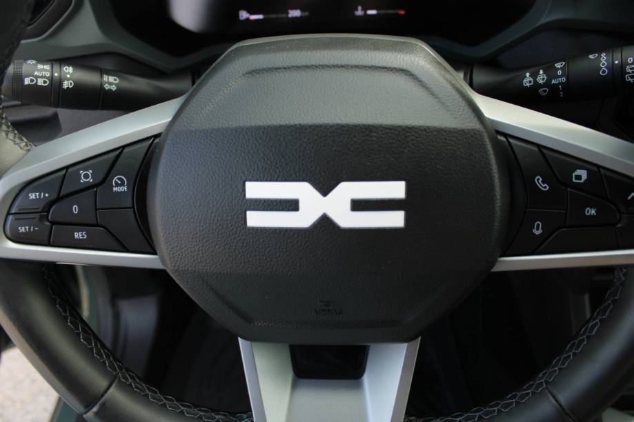 Dacia Duster 1.0 TCe Extreme *NAVIGACIJA, KAMERA*, fotografija 17