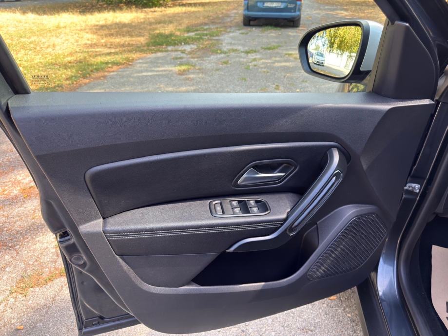 Dacia Duster 1,3 tce-360 KAMERE-MRTVI KUT-NAVI-GRIJANJE SJEDALA-, fotografija 9