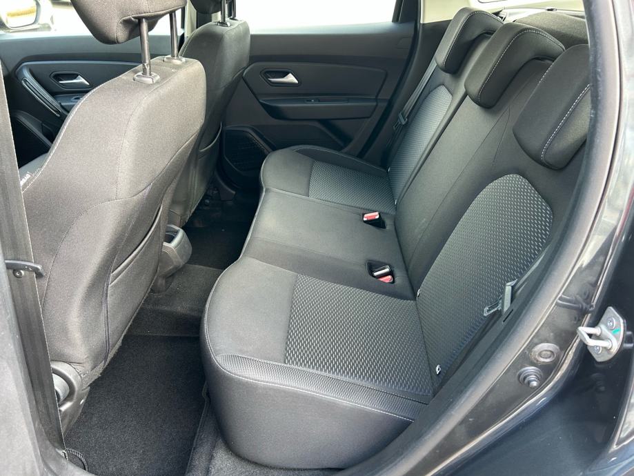 Dacia Duster 1,5 dCi 2021.,SERVISNA, NAVI, PARK SENZ.,ALU, TOP STANJE, fotografija 12