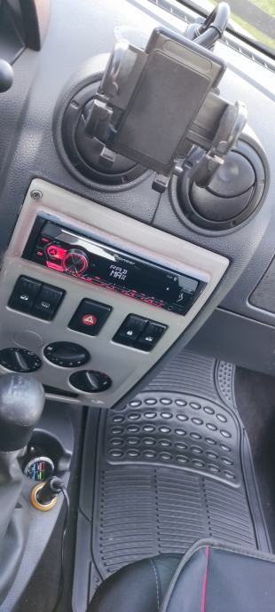 Dacia Logan 1,4 MPI, fotografija 9