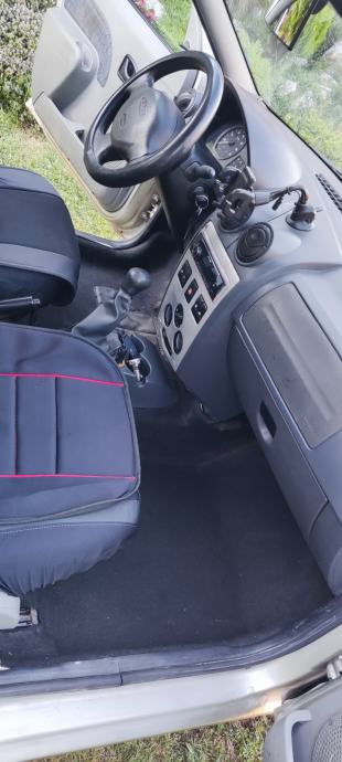Dacia Logan 1,4 MPI, fotografija 3