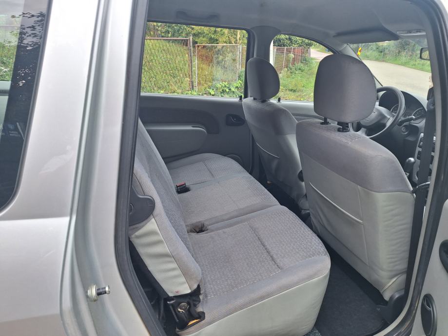 Dacia Logan 1,4i 158 tkm, fotografija 5