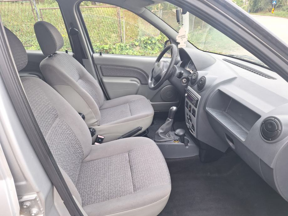 Dacia Logan 1,4i 158 tkm, fotografija 6