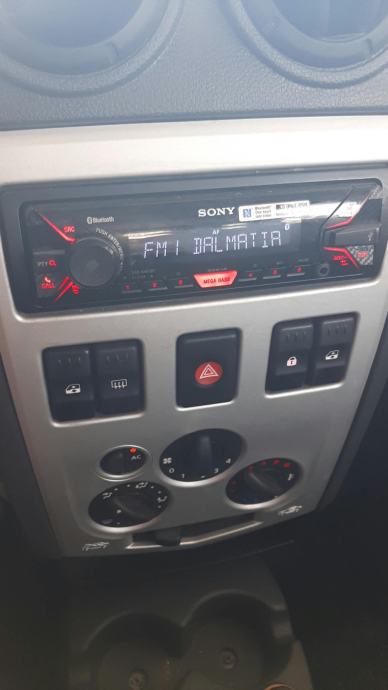 Dacia Logan 1,6 16V-reg.1 god.,157000km, fotografija 10