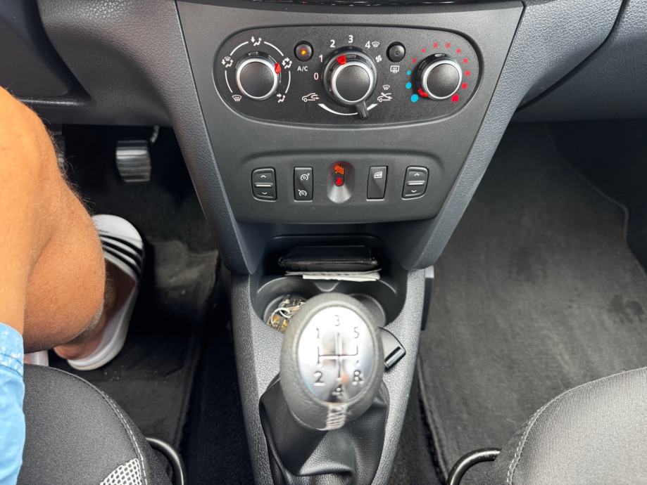 Dacia Sandero 0,9 TCe 90 S&S full Prestige kupac ne plaća prijenos, fotografija 11