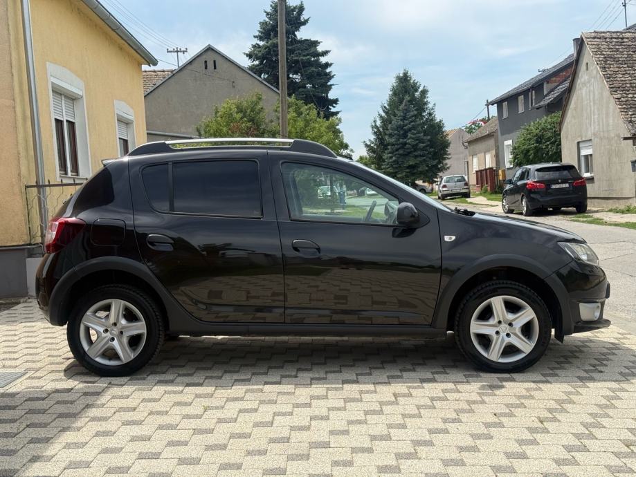 Dacia Sandero 0,9 TCe 90 Prestige ** VELIKI SERVIS **NAVI*, fotografija 4