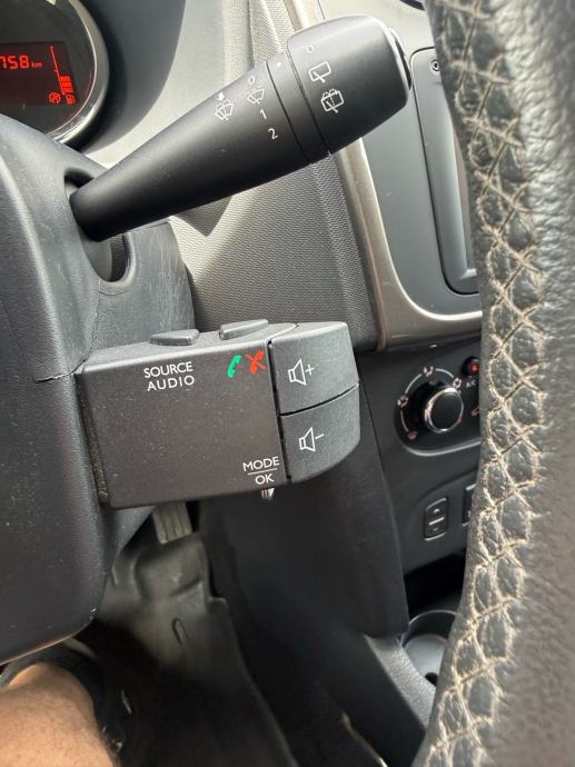 Dacia Sandero 0,9 TCe 90 Prestige ** VELIKI SERVIS **NAVI*, fotografija 17