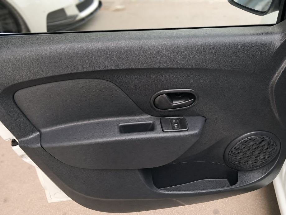 Dacia Sandero 1.0, fotografija 14