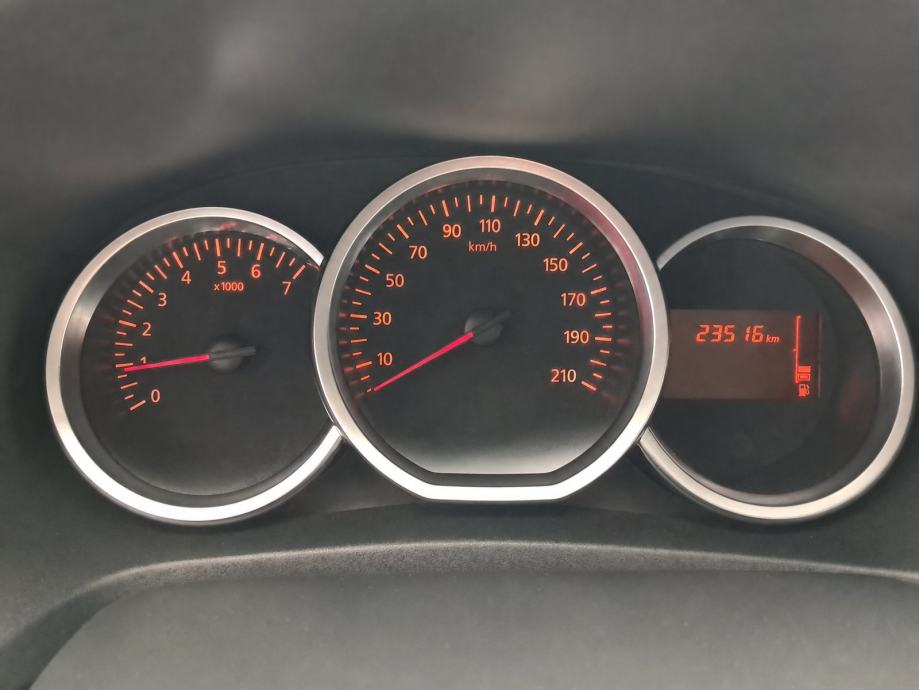 Dacia Sandero 1.0, fotografija 17