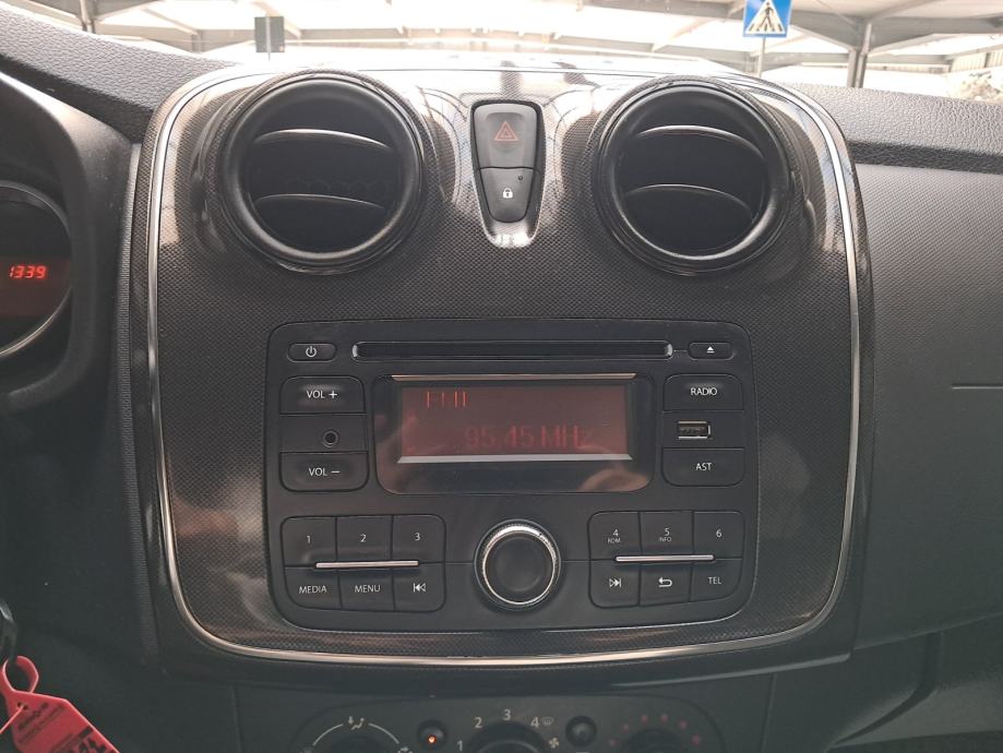 Dacia Sandero 1.0, fotografija 18