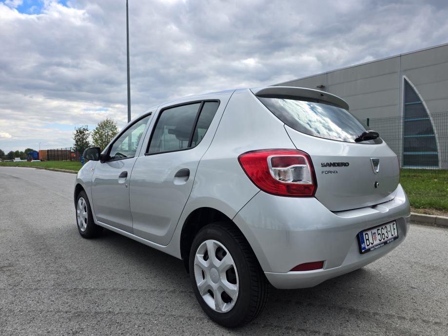 Dacia Sandero 1,2 16V, **REG. God. dana,**Veliki servis, **NOVE gume**, fotografija 5