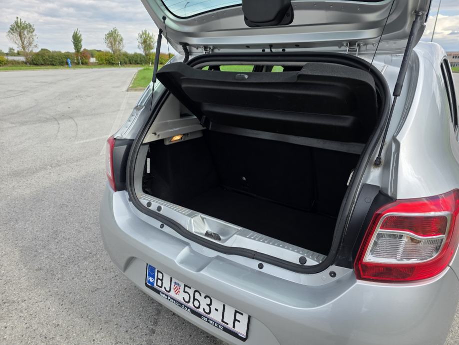Dacia Sandero 1,2 16V, **REG. God. dana,**Veliki servis, **NOVE gume**, fotografija 9