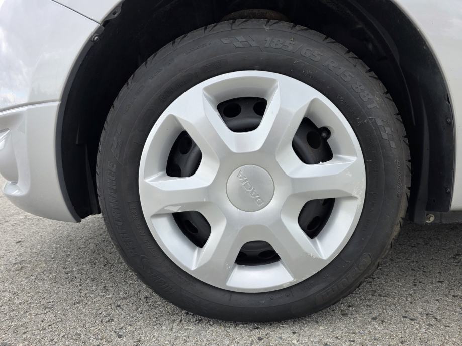 Dacia Sandero 1,2 16V, **REG. God. dana,**Veliki servis, **NOVE gume**, fotografija 12