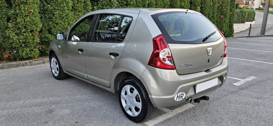 Dacia Sandero 1,4 HR VOZILO KAO NOVO, fotografija 6