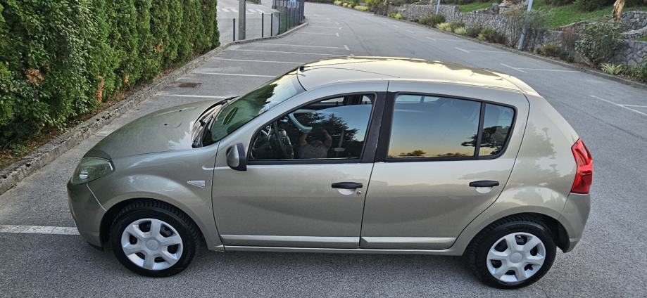 Dacia Sandero 1,4 HR VOZILO KAO NOVO, fotografija 10