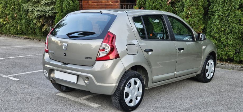 Dacia Sandero 1,4 HR VOZILO KAO NOVO, fotografija 8
