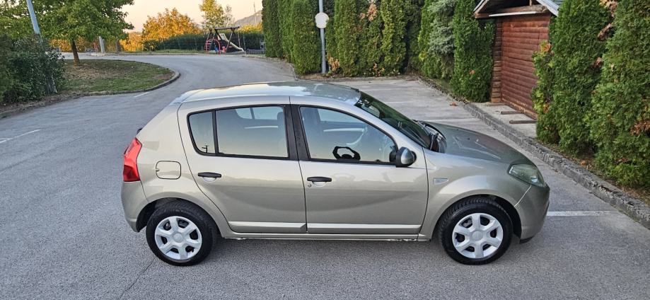 Dacia Sandero 1,4 HR VOZILO KAO NOVO, fotografija 9