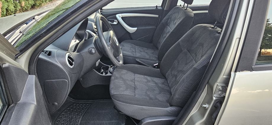 Dacia Sandero 1,4 HR VOZILO KAO NOVO, fotografija 15