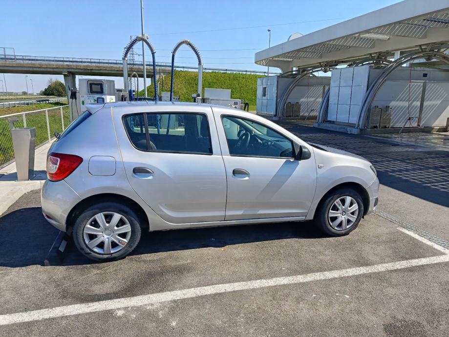 Dacia Sandero 1,5 dCi UPRAVO REGISTRIRAN, fotografija 2