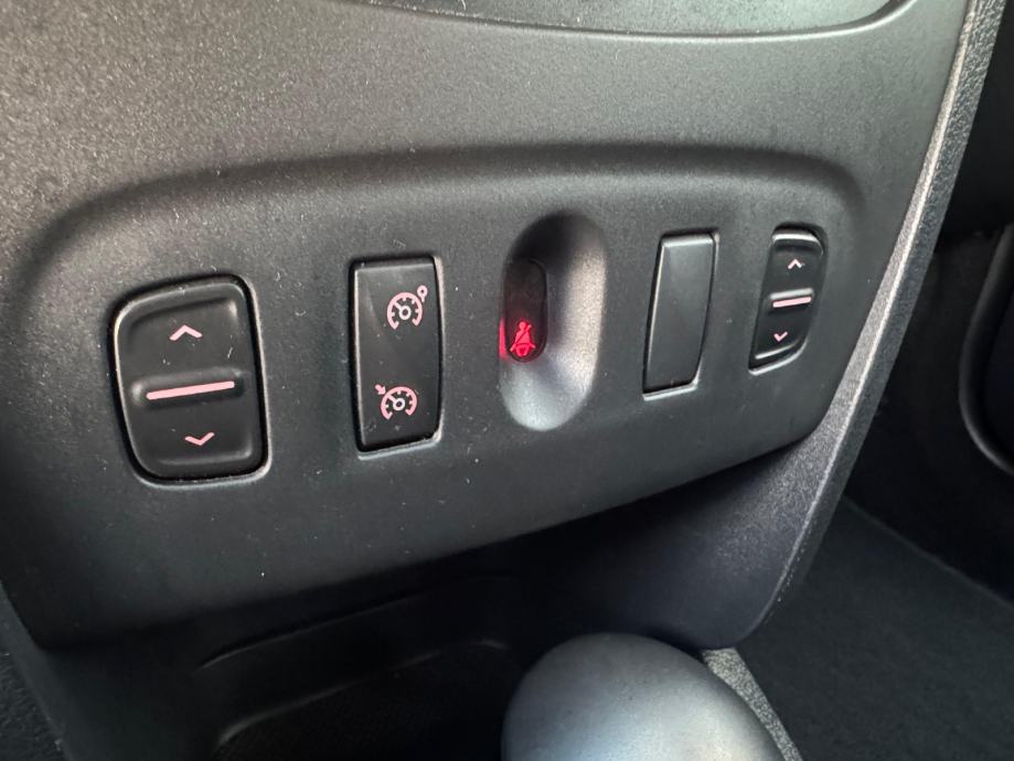 DACIA SANDERO 1,5 dCi ☆DIZEL☆KLIMA☆NAVIGACIJA☆EURO6☆ALU.FELGE☆, fotografija 19