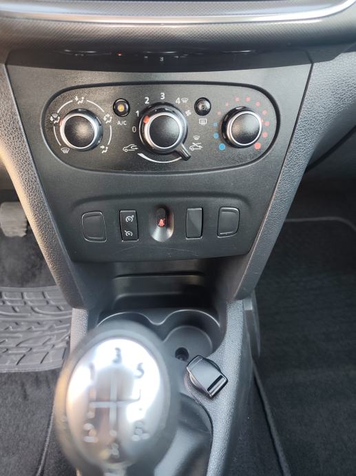 Dacia Sandero 1,5 dCi** STEPWAY **, fotografija 9