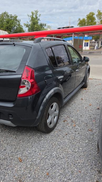Dacia Sandero 1,6 Stepway povisen prvi vl 4 cilindra navi kuka, fotografija 2